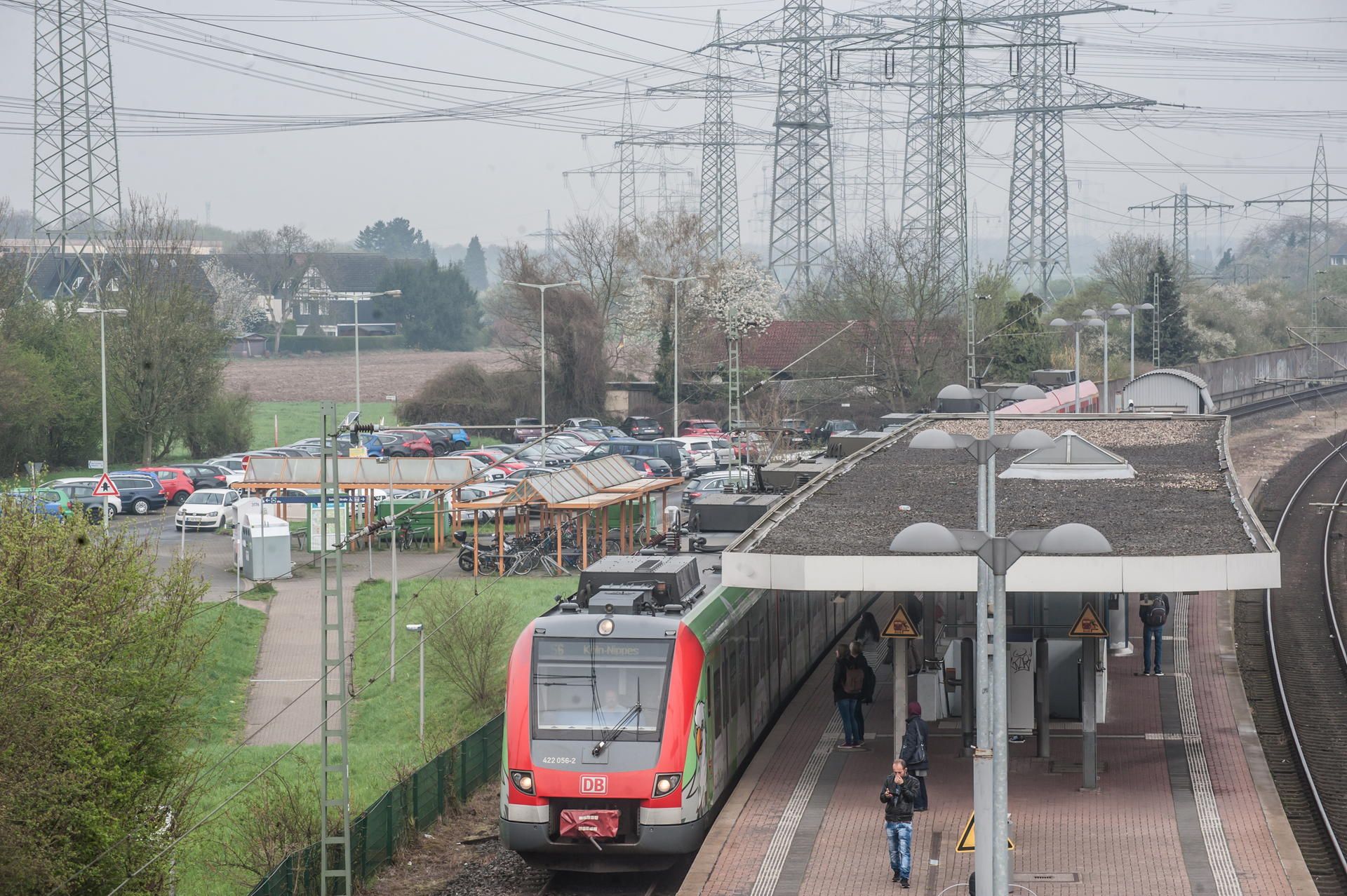 leverkusen-P_R-s-bahn-rheindorf-ALF_1464