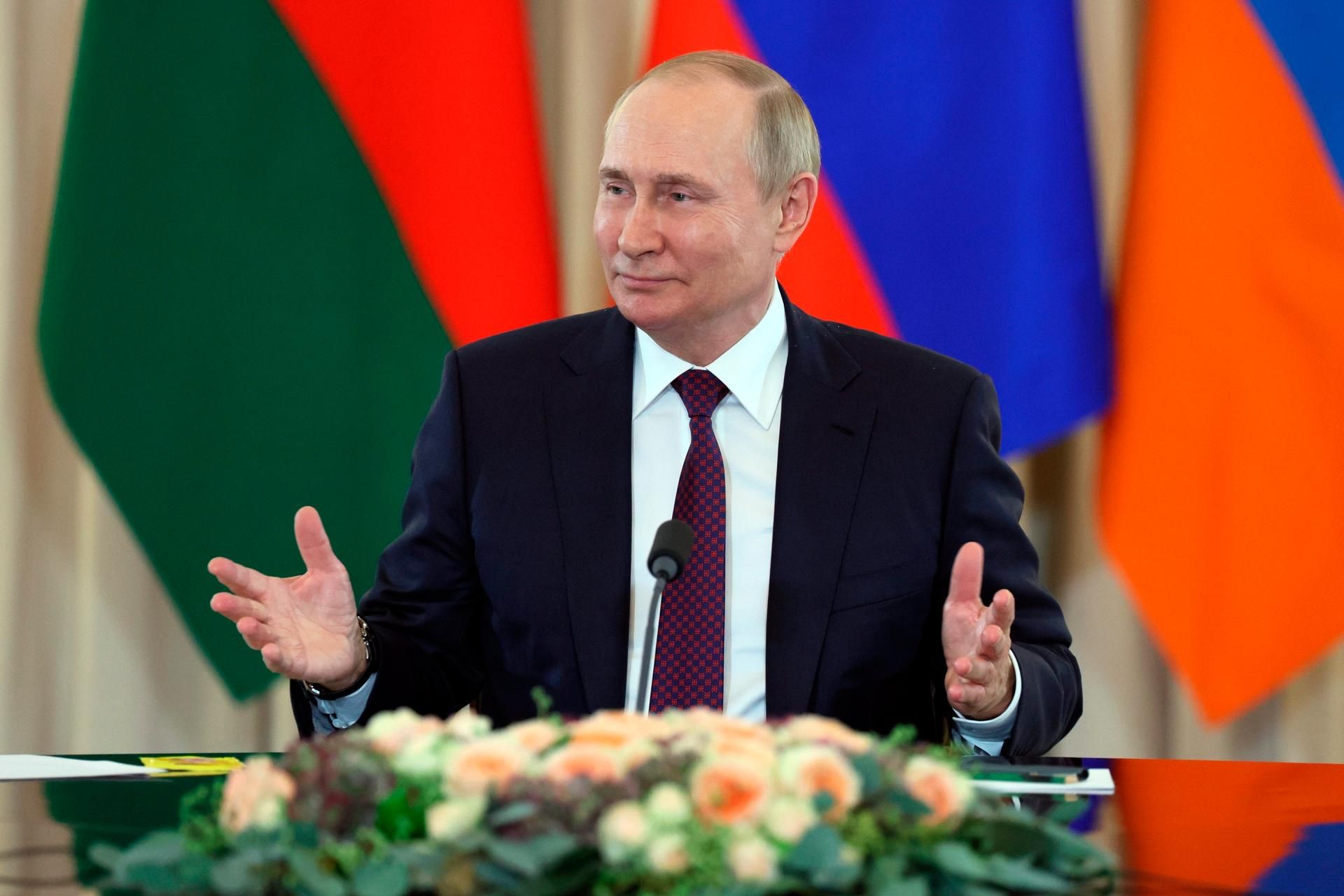 Putin amüsiert 031122