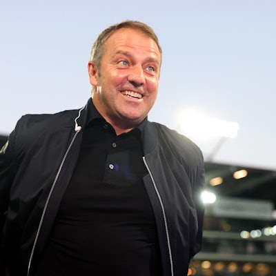 Flick lacht verlegen