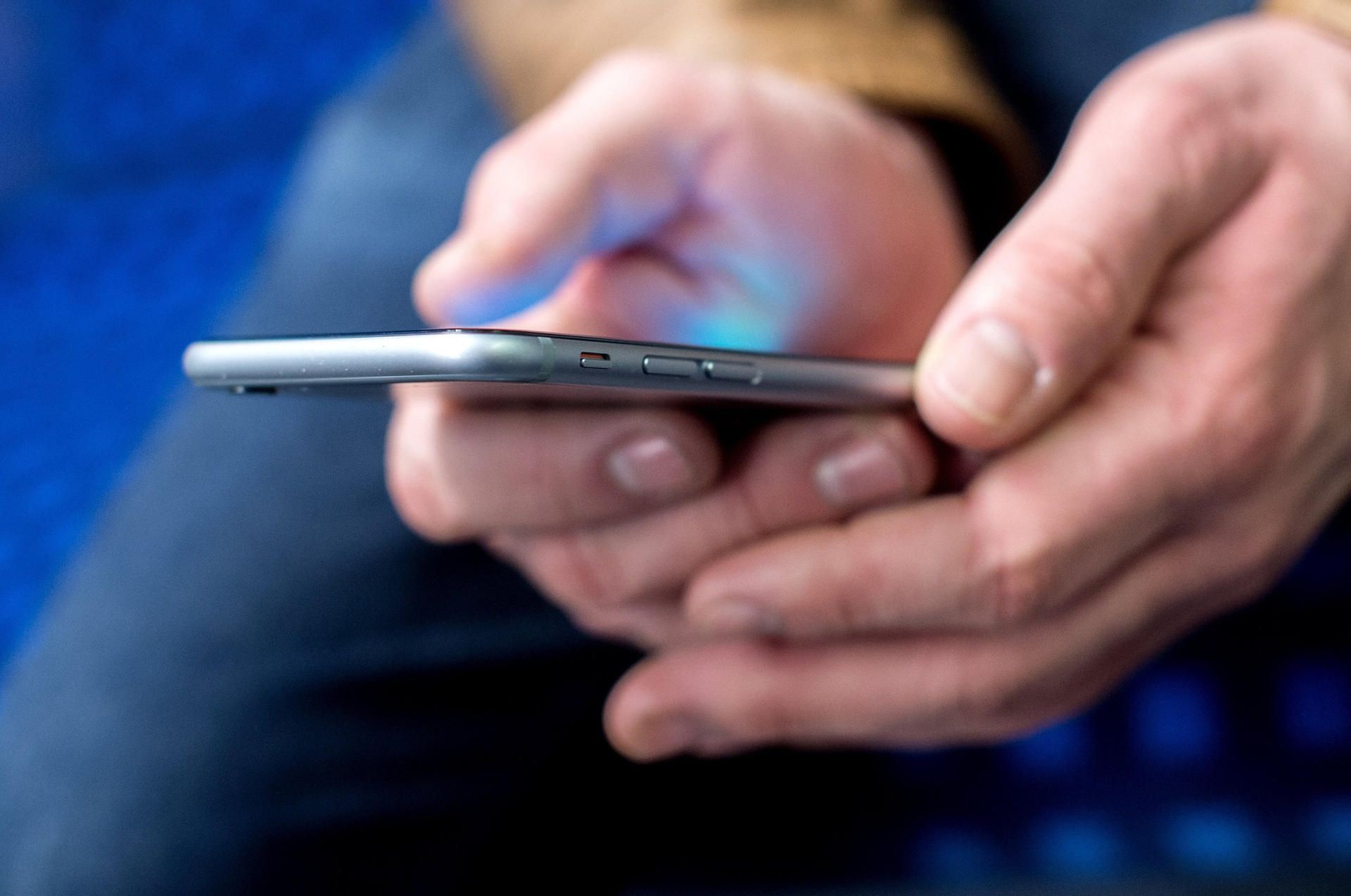 Smartphone Bahn dpa