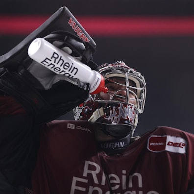 Goalie Weitzmann Haie