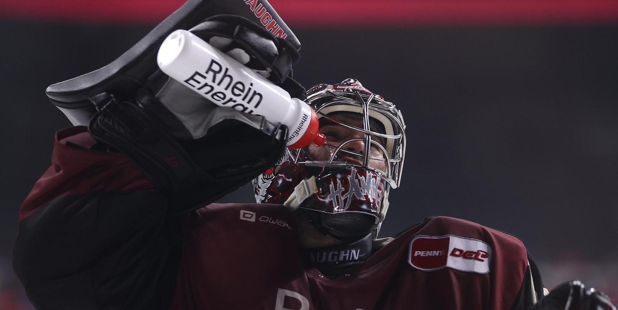 Goalie Weitzmann Haie