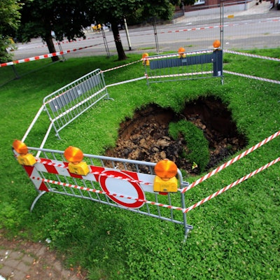 Frechen Spielplatz Loch