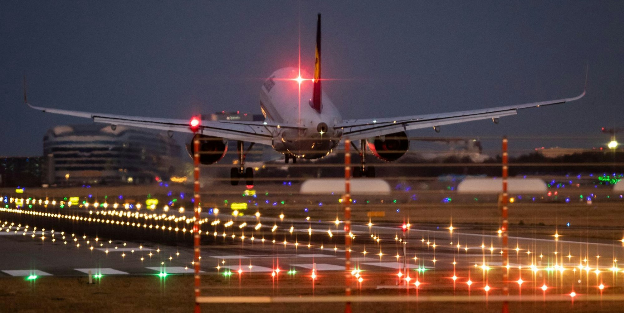 landung frankfurter flughafen symbolbild