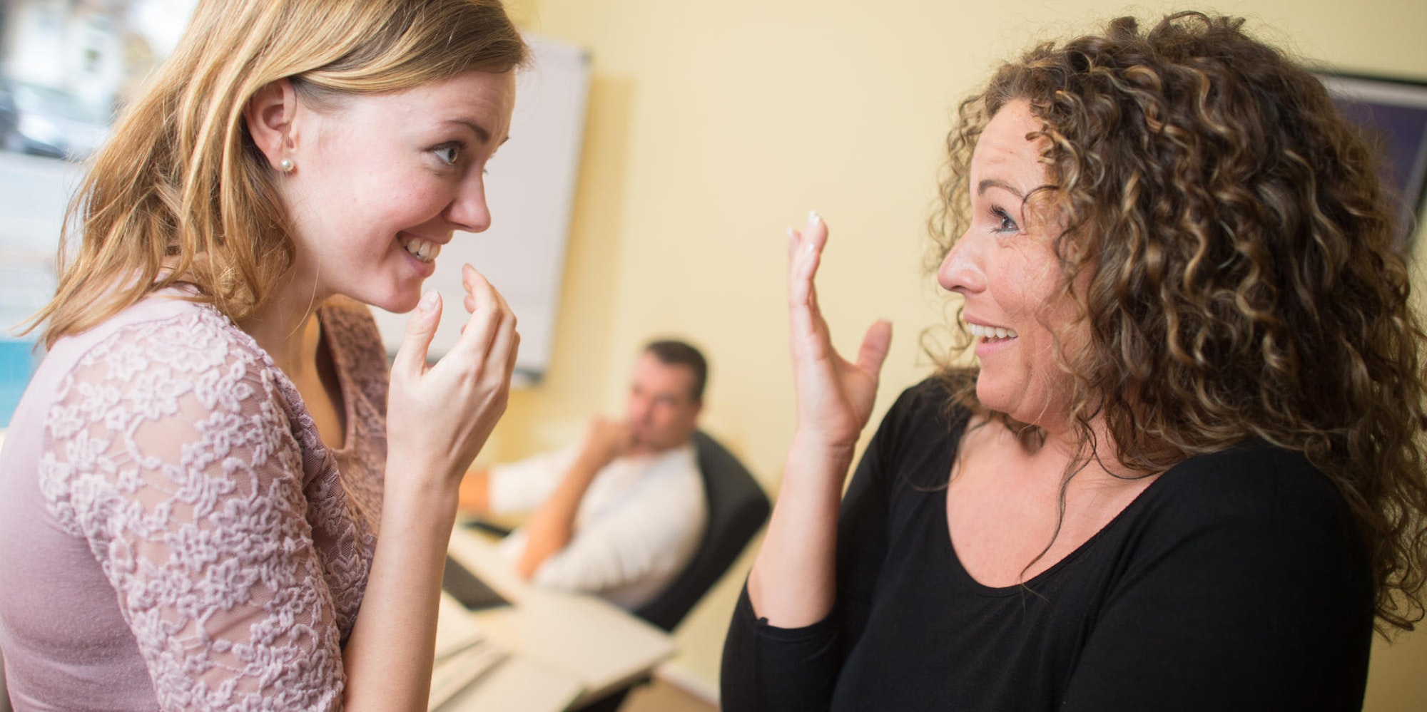 Lästern im Büro_Symbol