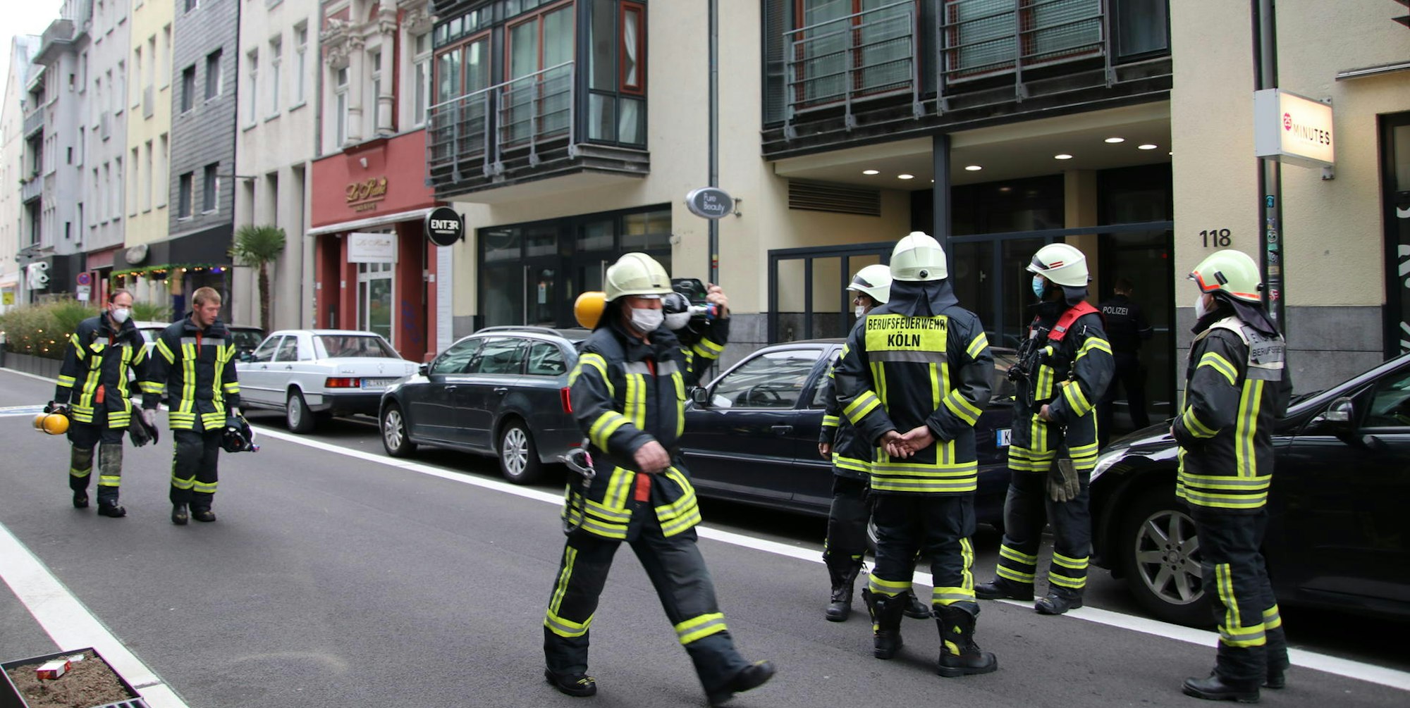 Feuer mit Menschenrettung Friesenplatz koeln_11