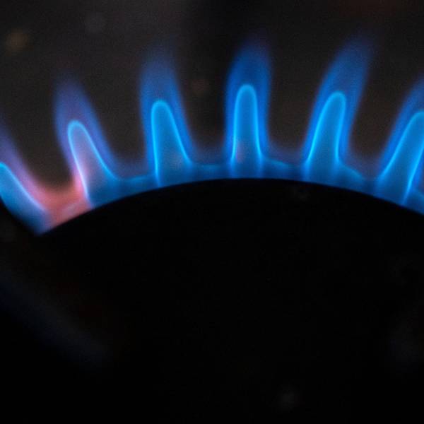 Gasflamme halb Symbolbild