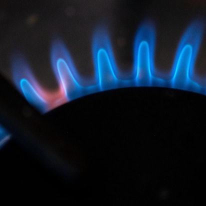 Gasflamme halb Symbolbild