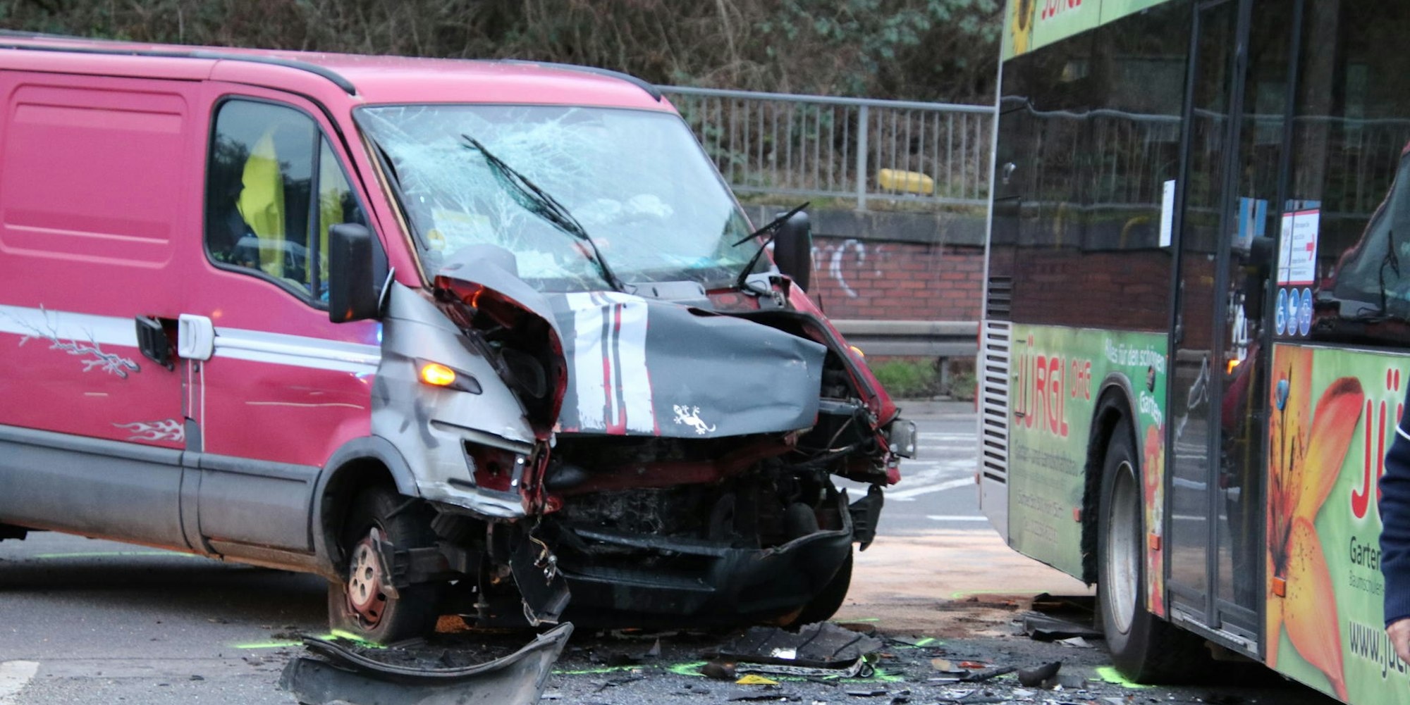 Transporter Unfall Militärring JASMIN