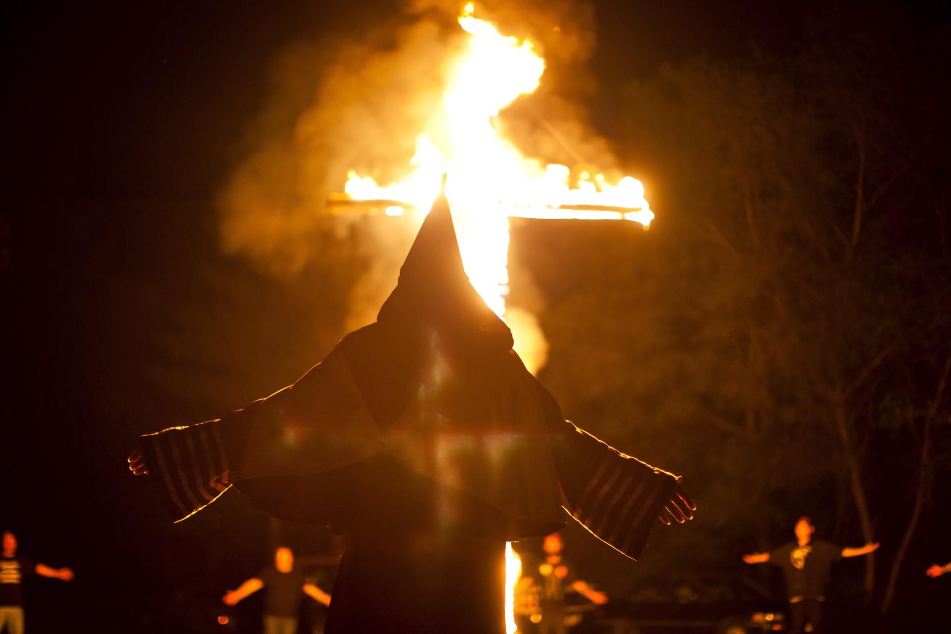 Holzkreuz Verbrennung Ku KLux Klan