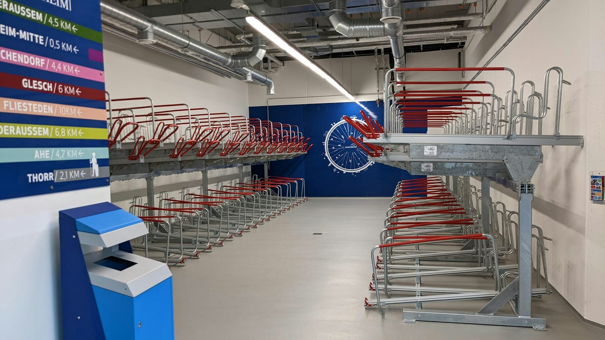 20220629-ber-fahrradhaus-bahnhof-3