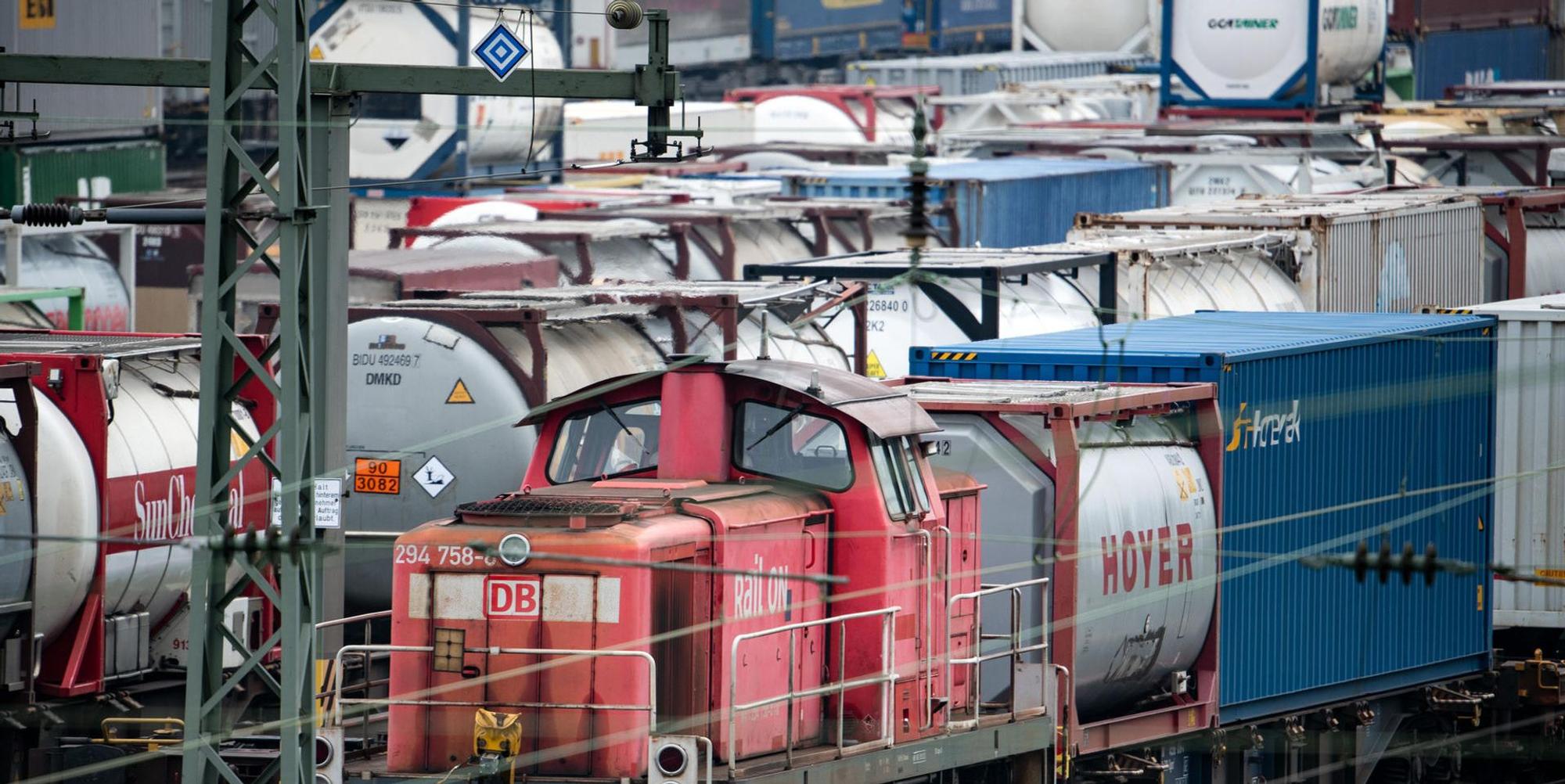 Güterwaggons dpa