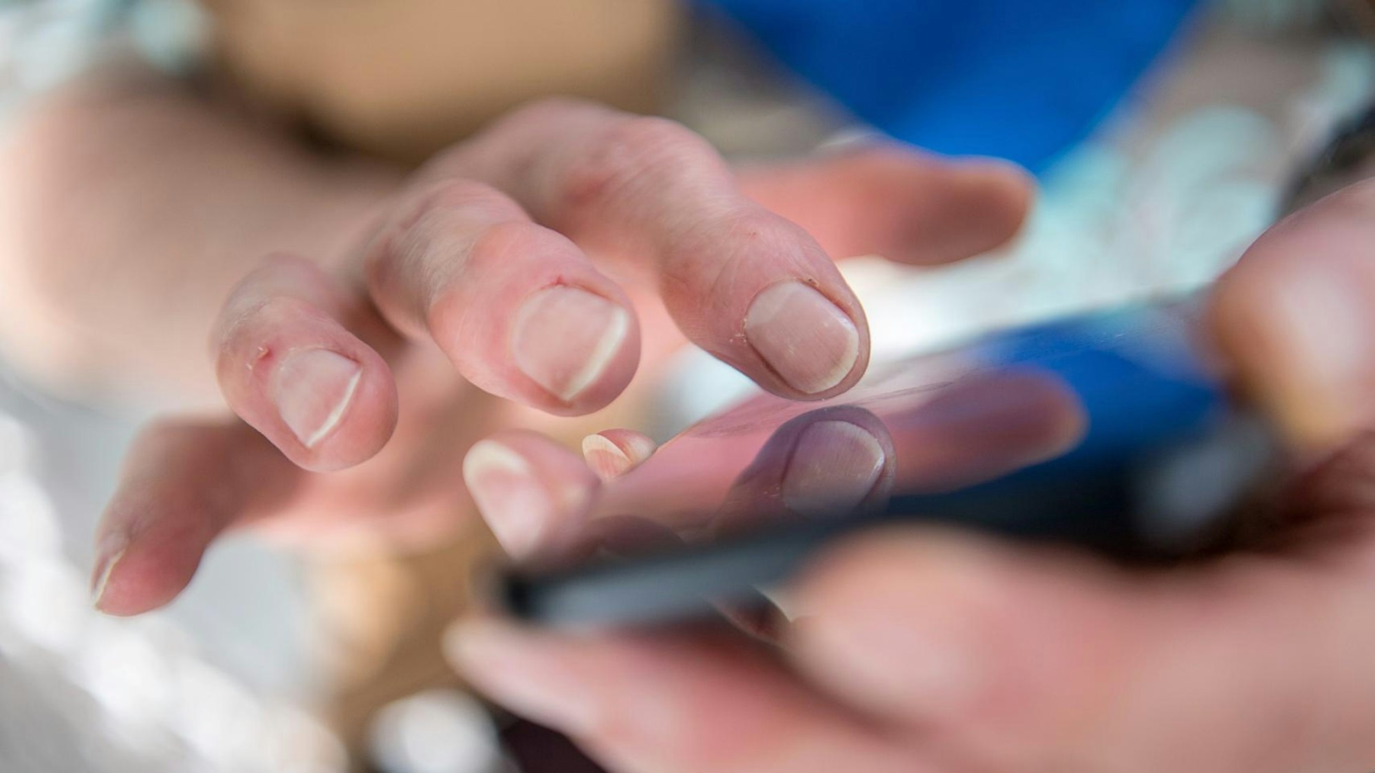 Zu jeder Zeit und von jedem Ort können Ratsuchende sich fortan an die Wohnhilfen Oberberg wenden. Dafür reicht zunächst der Griff zum Smartphone. Der ersten Online-Nachricht erfolgt spätestens nach etwa 48 Stunden ein persönlicher Kontakt.