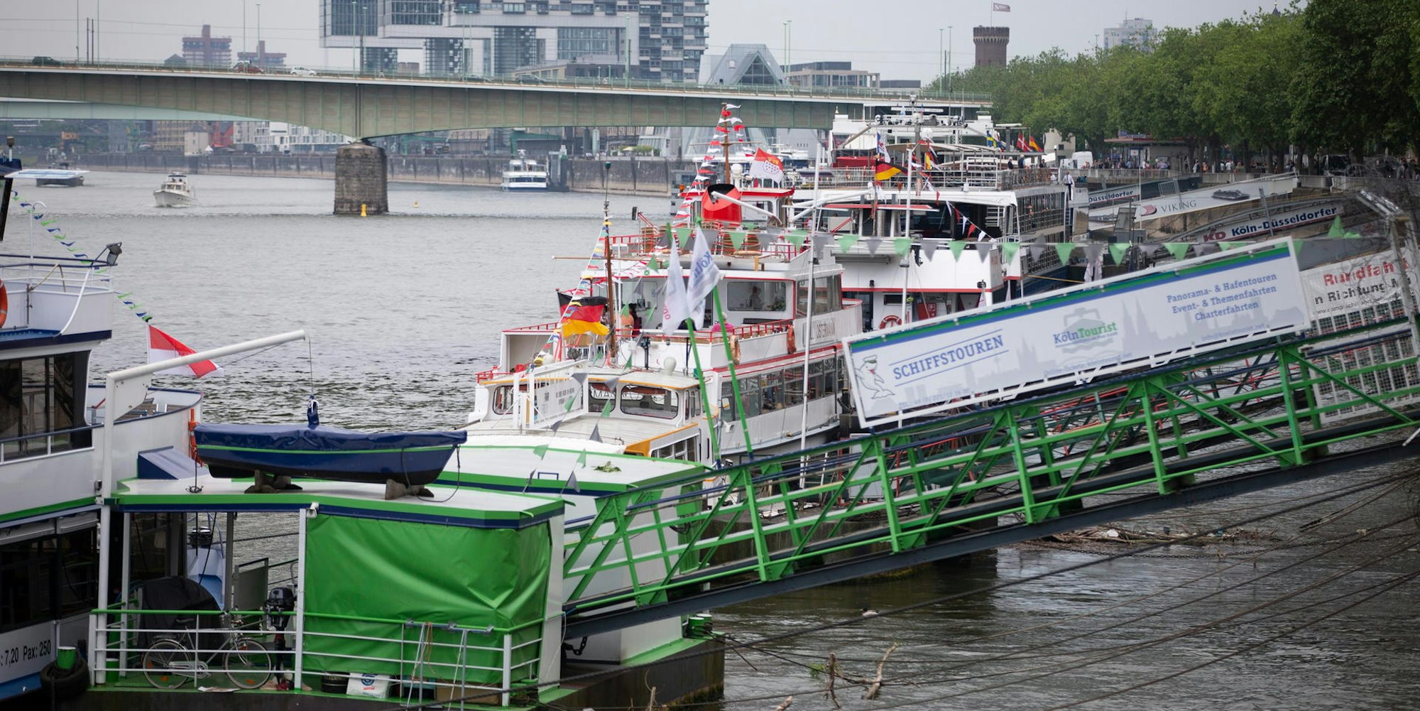 20220520_tb_Schiffsanlege_Rheinufer_002