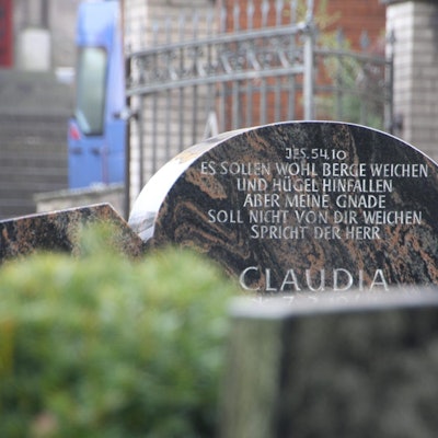 Der Grabstein von Claudia Otto.