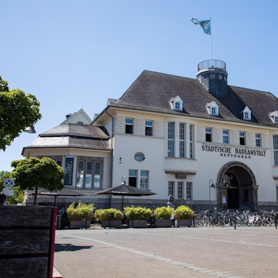 Serie_historisch_Haeuser_Neptunbad_mbo-5