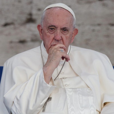 Papst sitzend 261022