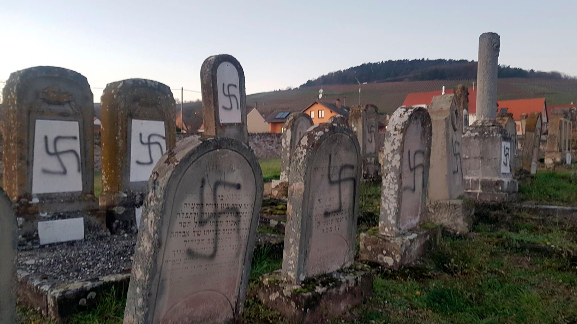 Gräber Hakenkreuz Westhoffen