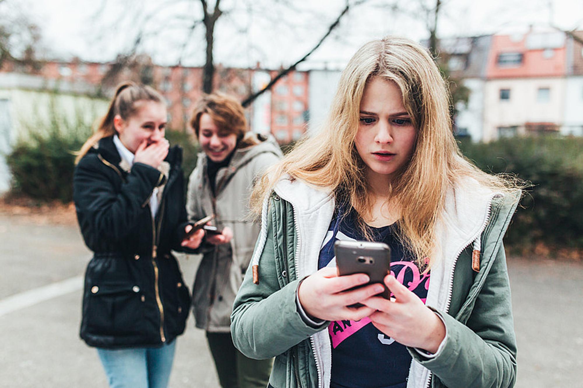 Cybermobbing Schulhof