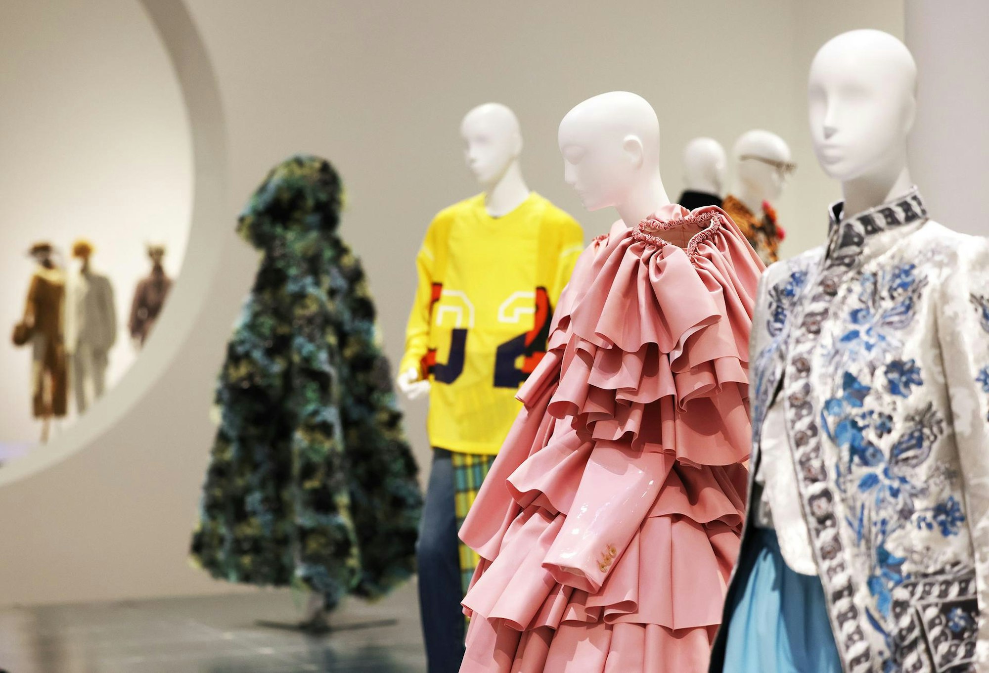 Ausstellung Dresscode Mode in Bonn