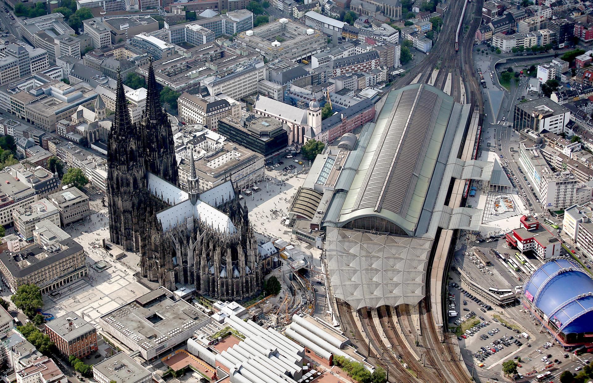 Köln von oben dpa