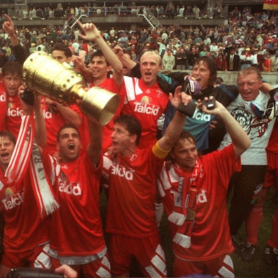 DFB Pokalfinale für Geschichtsserie90er