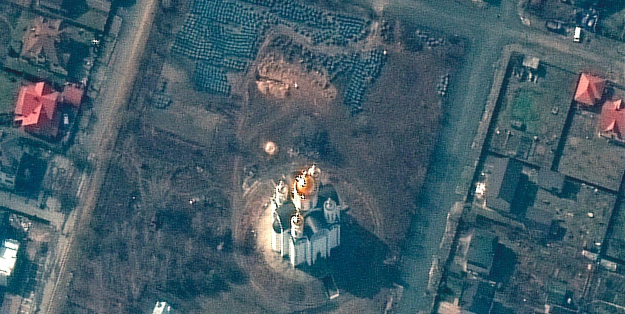 Butscha Kirche Massengrab 0404