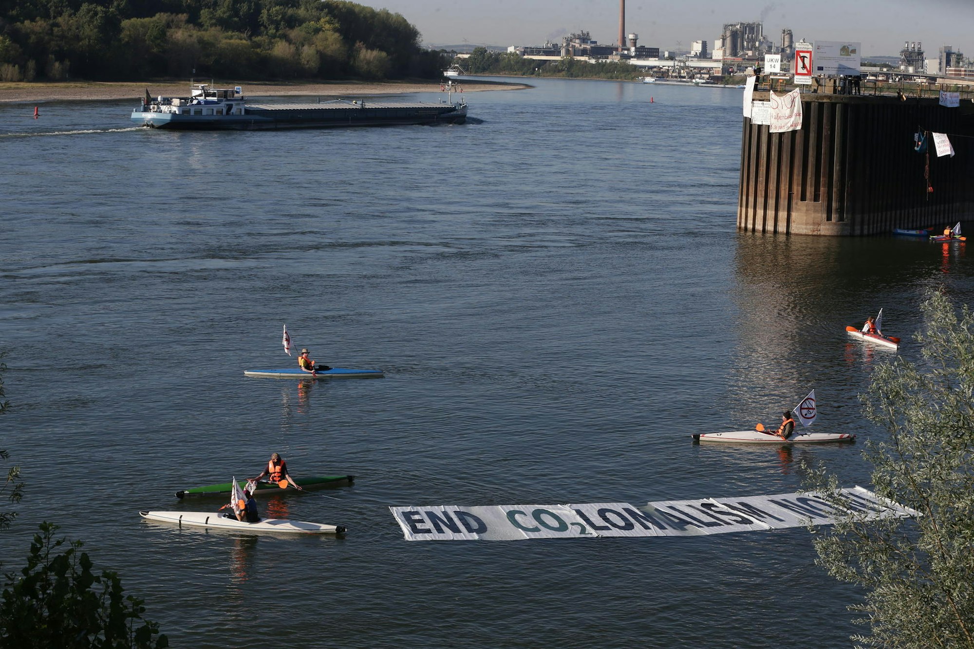 Kajak Wesseling Protest