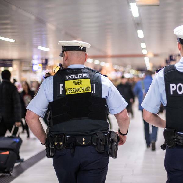 Polizisten im Kölner Hauptbahnhof. (Symbolbild)