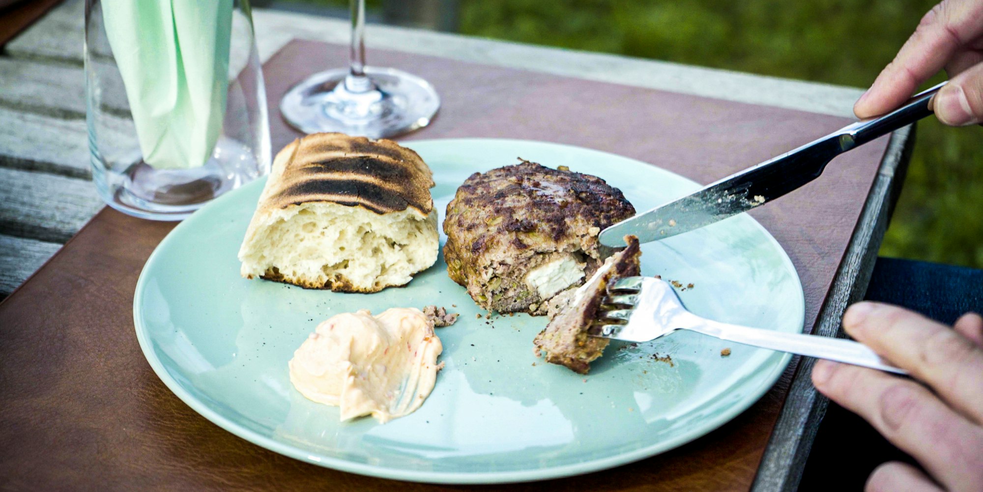 Buch-Grillen-mit-dem-Gasgrill-Rezept-Bifteki-06