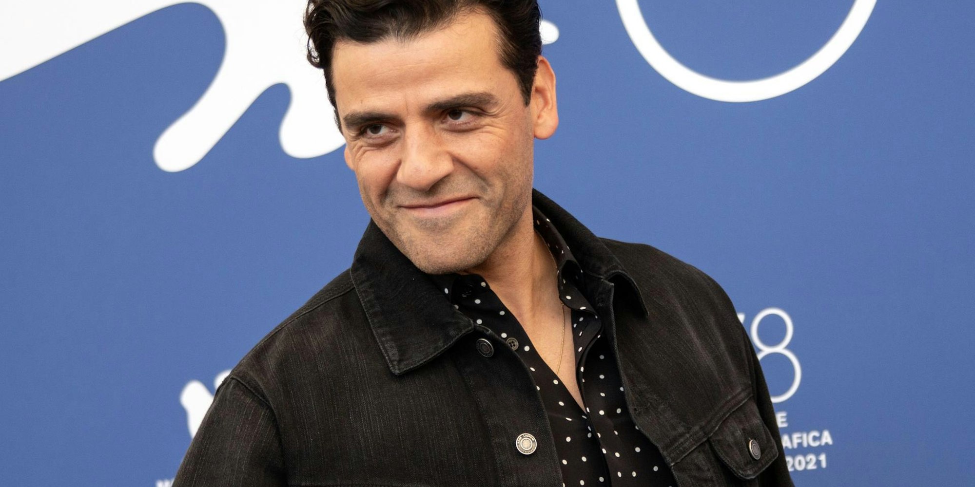 Oscar Isaac PDA 180121