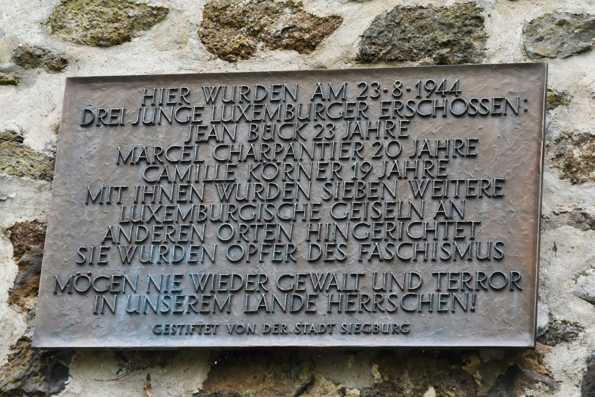 Uhlrather_Hof_Gedenktafel