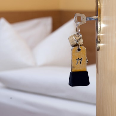 Hotelzimmer_Zimmerschlüssel_Hotel_dpa