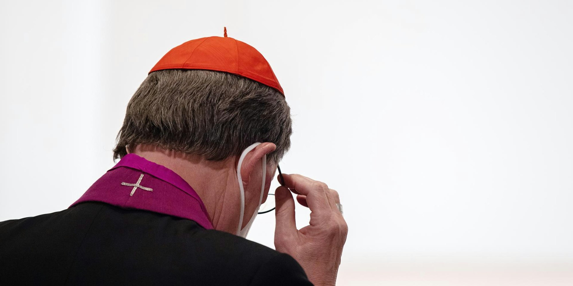 Kardinal Woelki von hinten