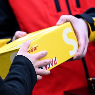 Symbolbild Paket Weihnachten