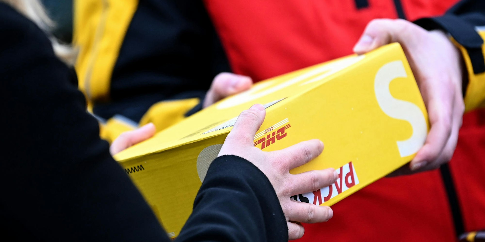 Symbolbild Paket Weihnachten