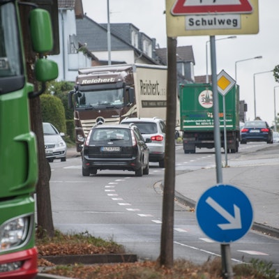 leverkusen-Lkw-durchgangs-verkehr-b51-alf_8404