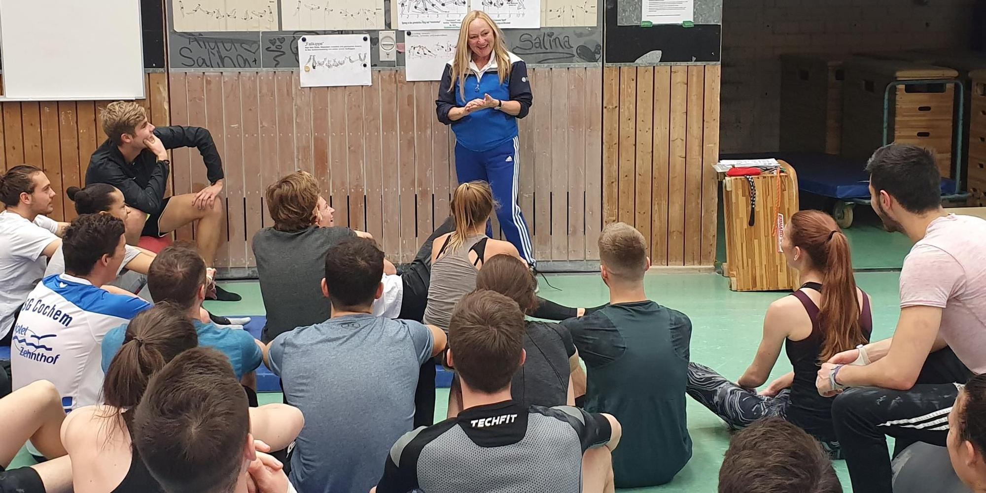 Ilona_Gerling_mit_Sportstudenten