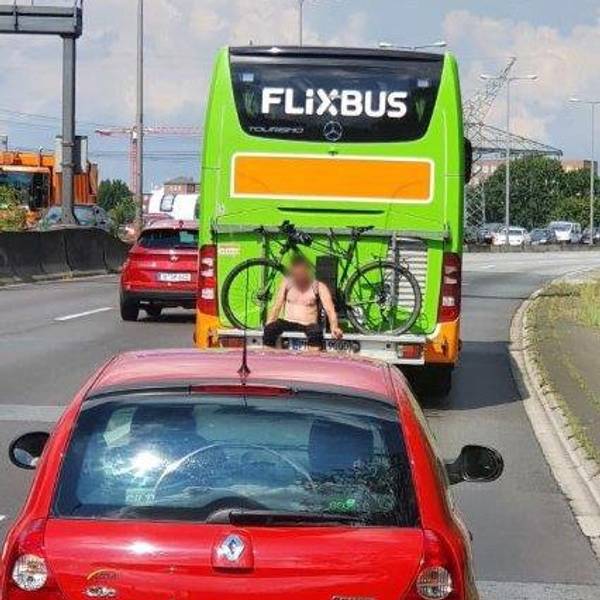 Mann auf Flixbus