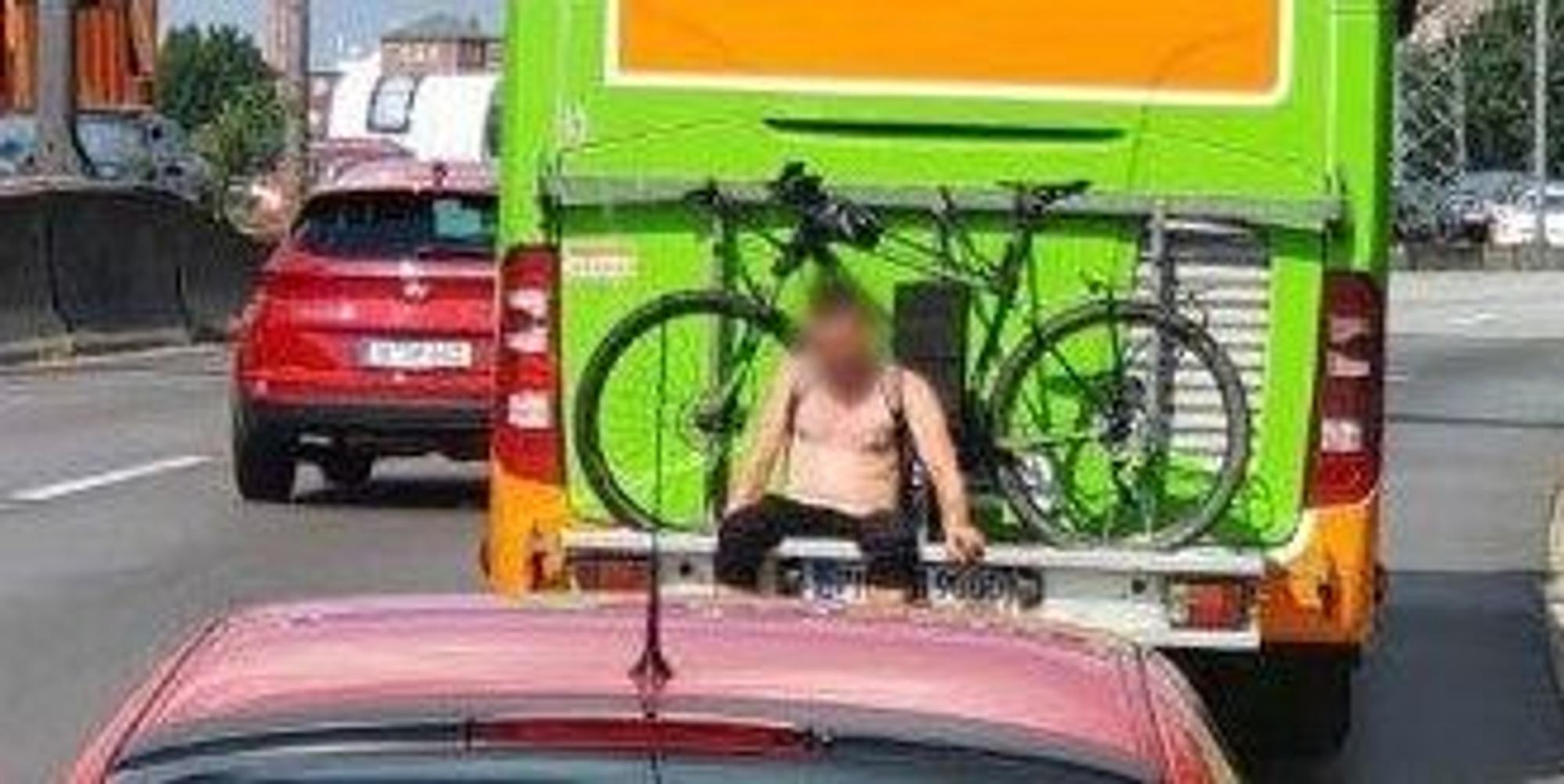 Mann auf Flixbus