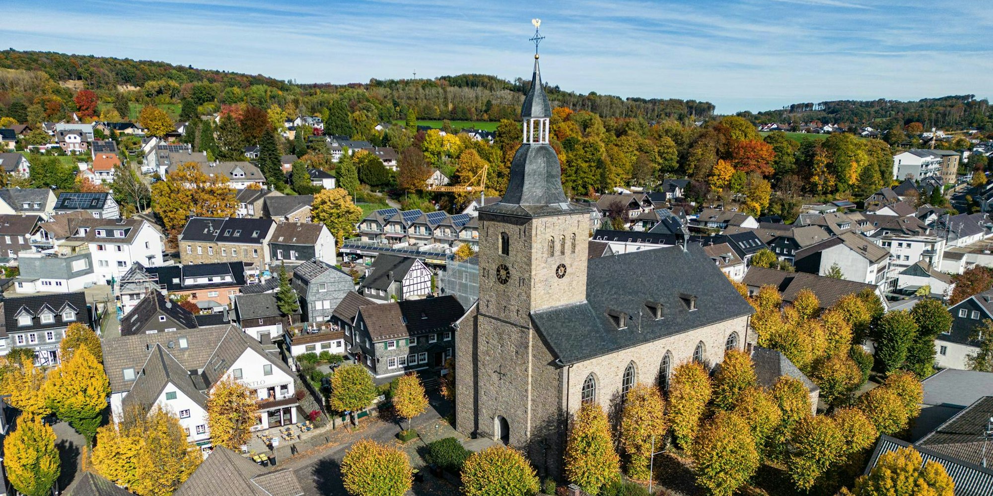 Lindlar_Ortskern_Kirche_2022