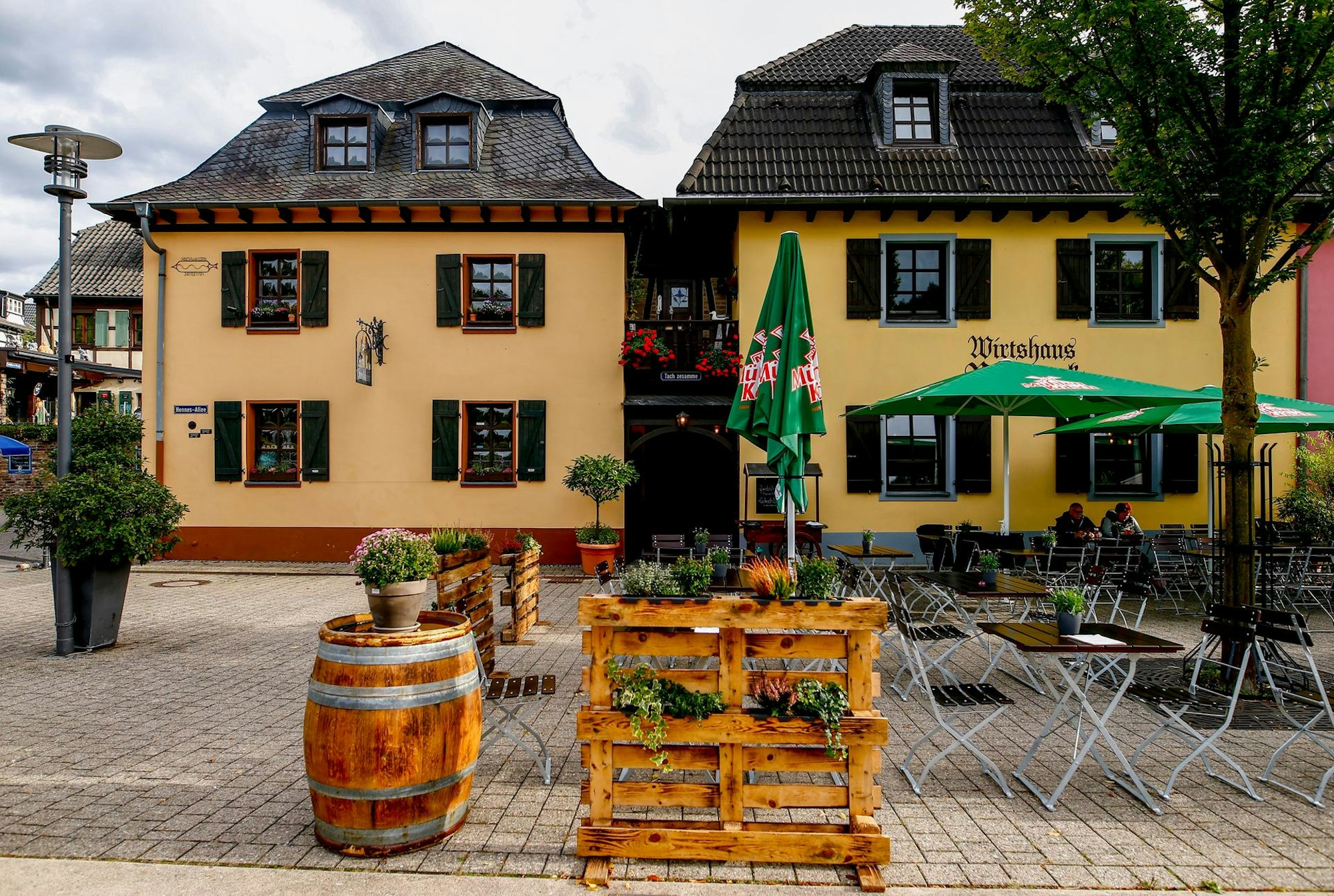 wein und brot von aussen