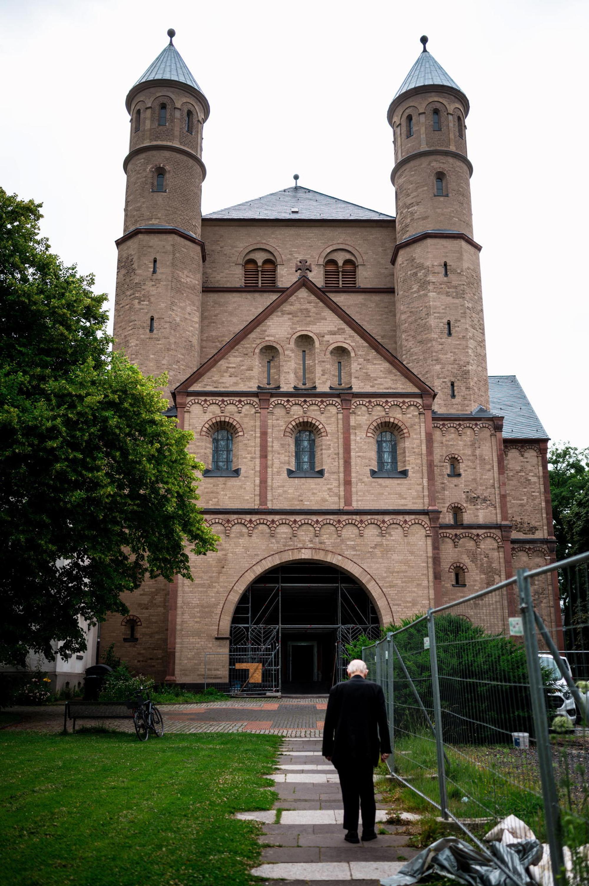 Das Westwerk von St. Pantaleon.
