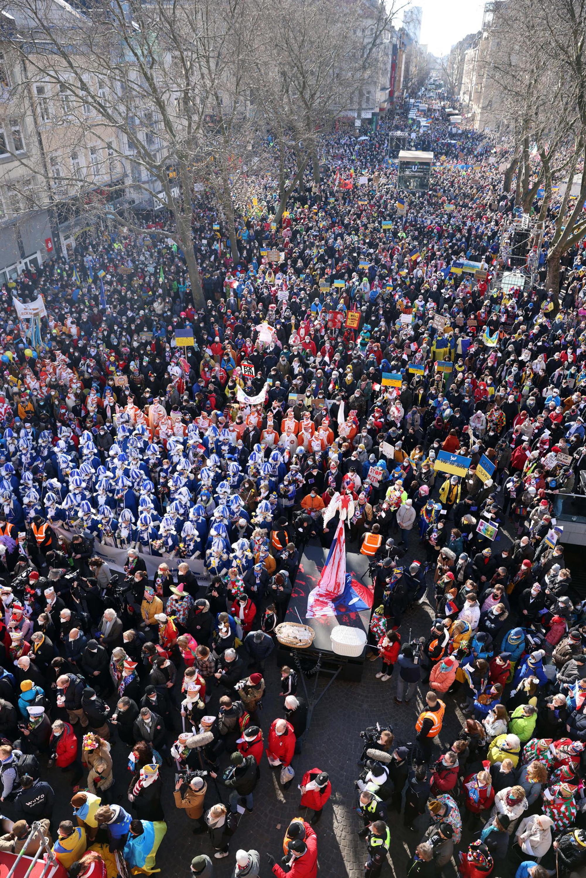 nab220228_Demo_Rosenmontag_05