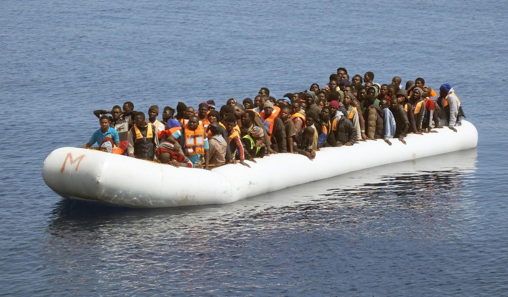 Flüchtlinge in einem Schlauchboot