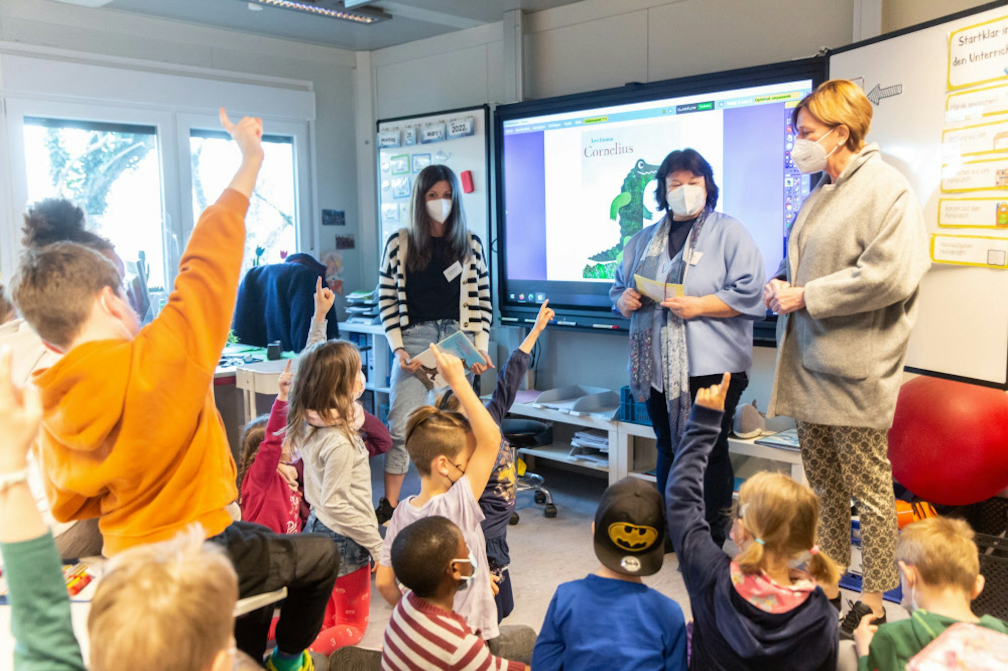 Ministerin Yvonne Gebauer in der Heimerzheimer Swistbachschule