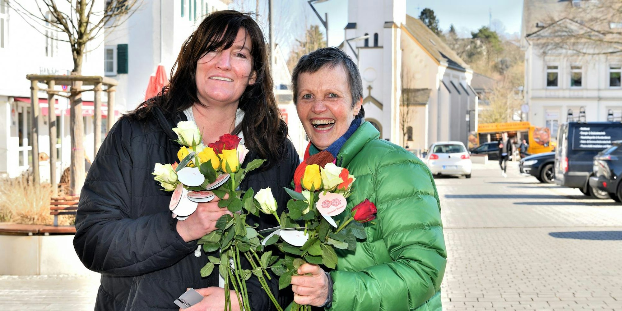 20220308_own_weltfrauentag rosen verteilung_familie bosbach_kleppersfeld9_owl_47