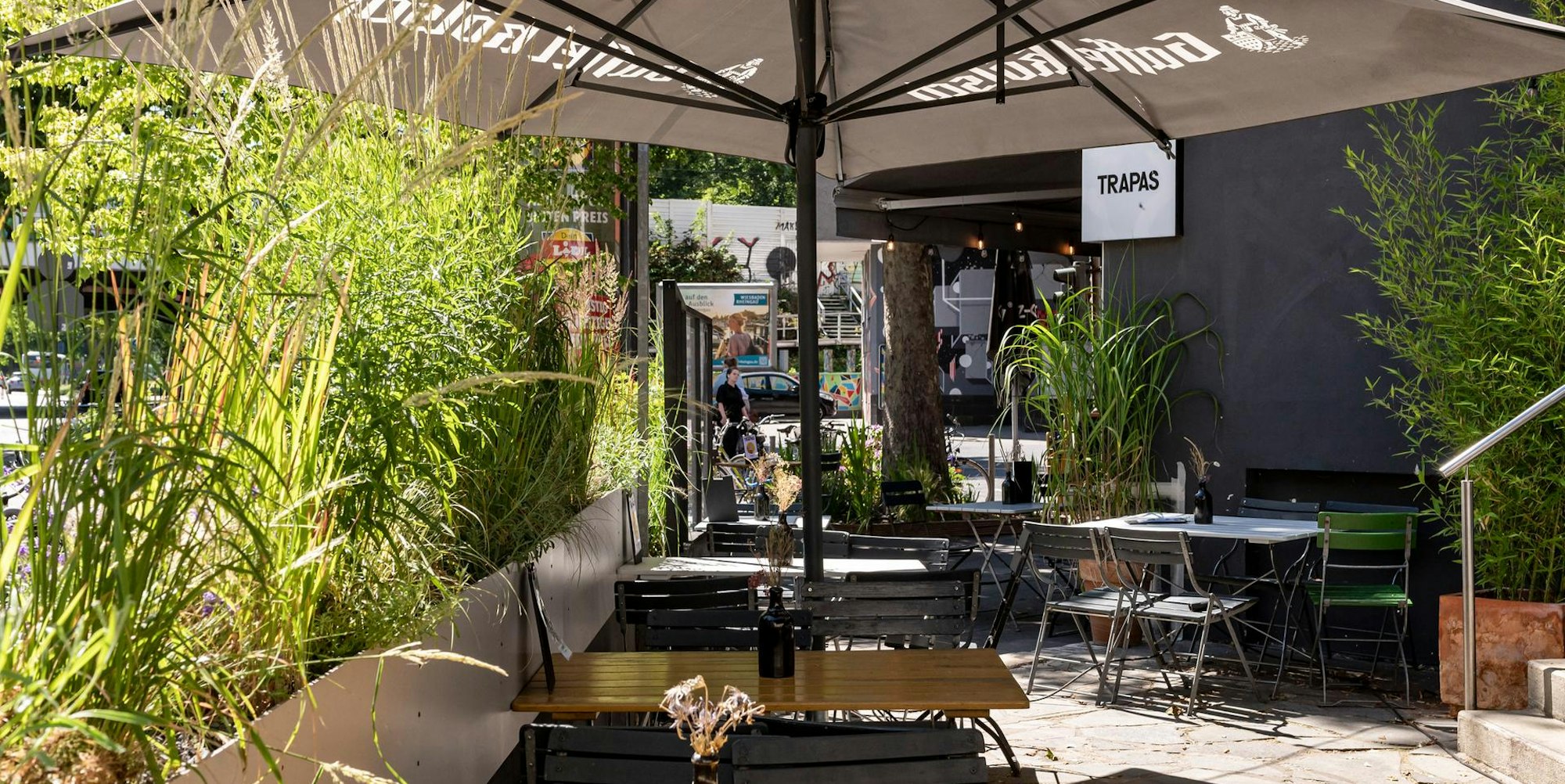 trapas draußen schirm