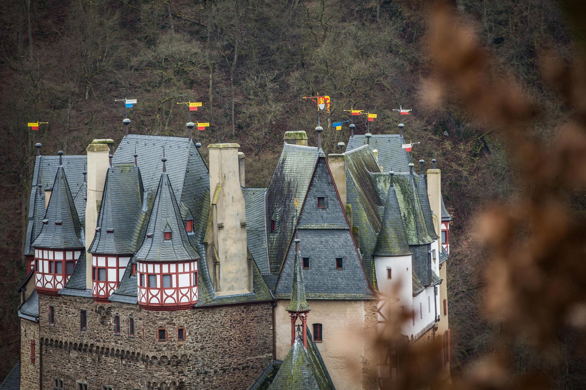 Burg Eltz Herbst dpa