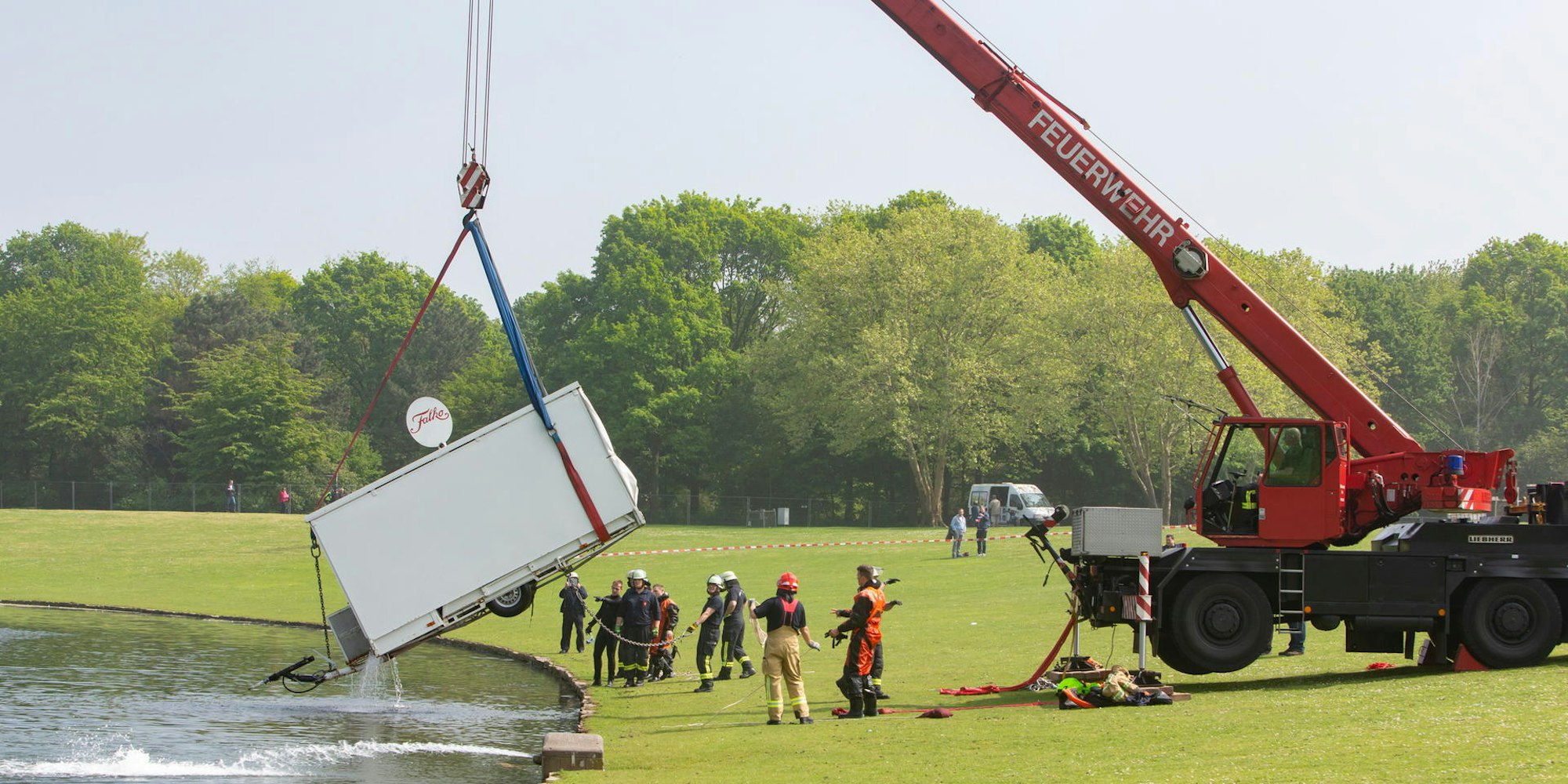 Rheinaue_Bergung_Bierwagen_1_keh